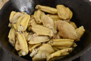 A Delicious Delicacy for Nourishing Blood, Nourishing Qi, Nourishing Stomach, Anti-fatigue, Beautifying Skin and Brightening Skin—soy Sauce Chicken Wings recipe