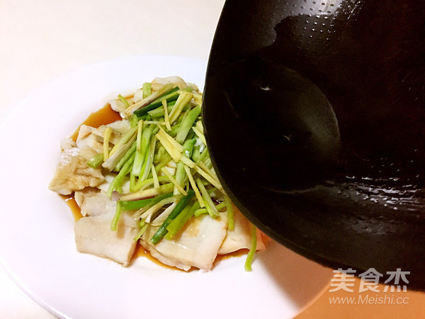 Steamed Wild Butterfly Fish Fillet with Scallion Oil recipe