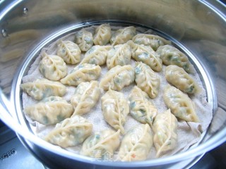 Easy Homemade Nutritious and Delicious Breakfast-steamed Dumplings with Chives and Dried Beans recipe