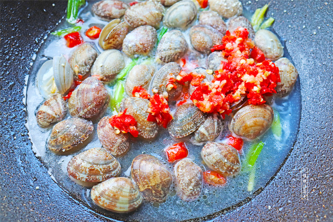 Wine Steamed Clams recipe