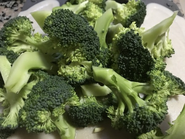 Stir Fried Fungus with Garlic Broccoli recipe