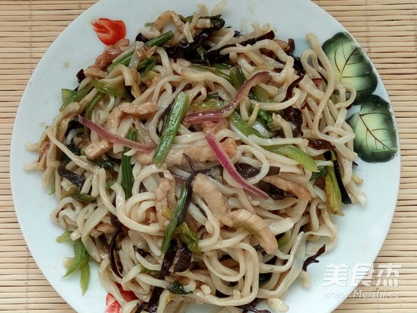 Fried Noodles with Shredded Pork recipe