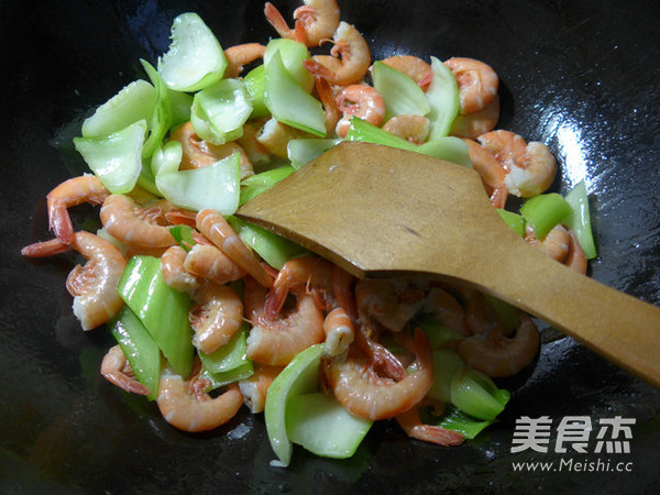 Stir-fried Sea Prawns with Vegetable Stems recipe