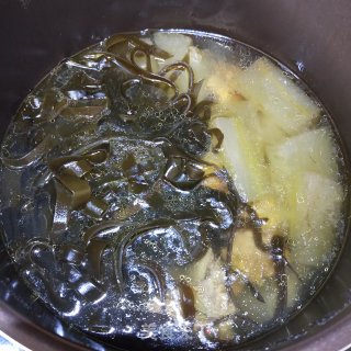 Winter Melon Seaweed Pork Bone Soup recipe