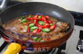 Home-cooked Dishes Should Also Pay Attention to Color Matching with Double Pepper Fried Fish recipe