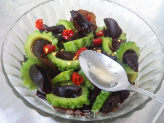 Black Fungus Mixed with Bitter Gourd recipe