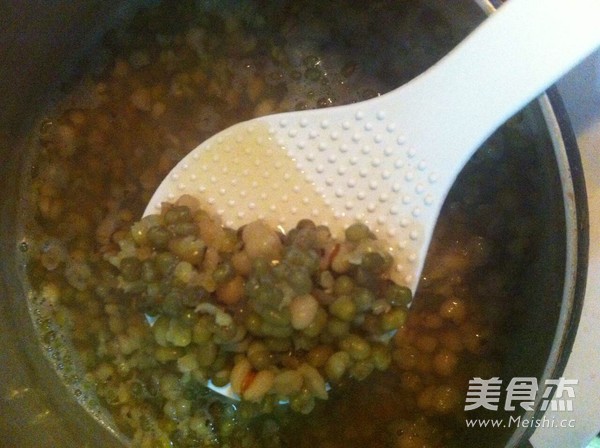 Mint Barley and Mung Bean Soup recipe