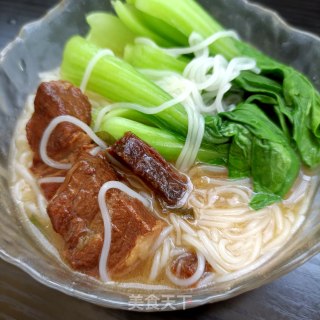 Radish Roast Pork Noodles recipe