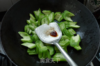 Stir-fried Beef with Lily and Bitter Gourd recipe