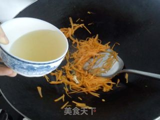 Stir-fried Shredded Pork with Light Carrot recipe