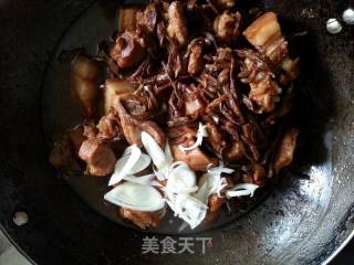 Braised Pork with Beans and Red Beans recipe