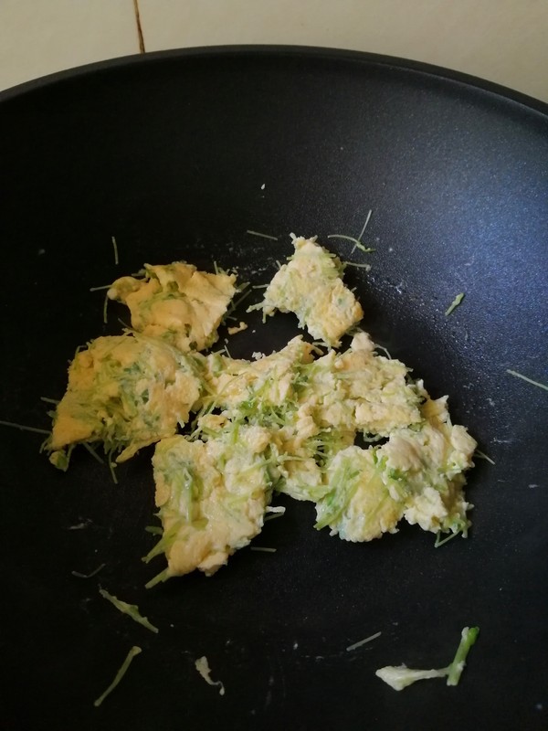 Simple and Delicious~~scrambled Eggs with Pine Willow Seedlings recipe