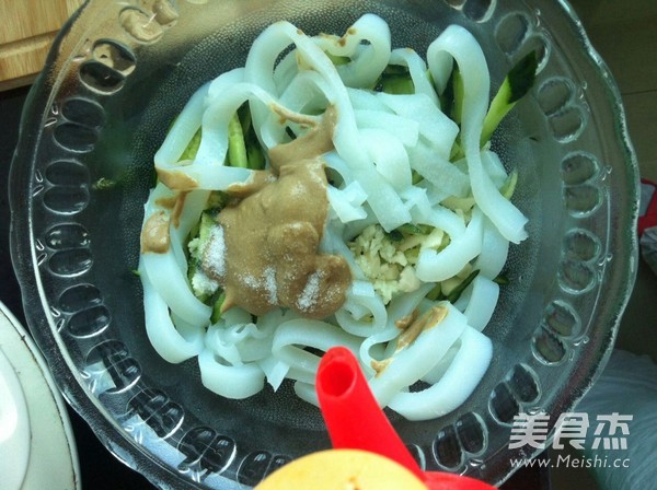 Cucumber Noodle Roll recipe