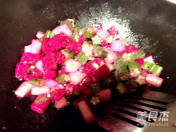 Stir-fried Yam with Dragon Fruit and Okra recipe