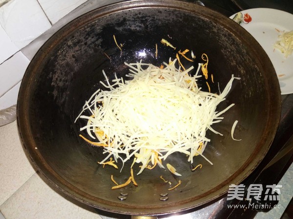 Stir-fried Potato Shreds with Black Bean Sprouts recipe