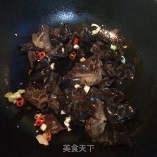 Stir-fried Fungus with Green Bamboo Shoots recipe