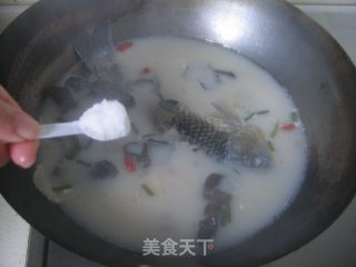 【winter Healthy Vegetables】---mushroom Crucian Carp Soup recipe