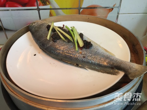 Steamed Yellow Croaker with Tempeh recipe