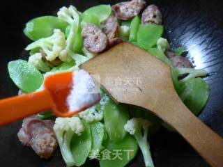 Stir-fried Lettuce with Cauliflower Spicy Sausage recipe