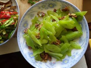 Fried Shrimp with Lettuce and Walnut recipe