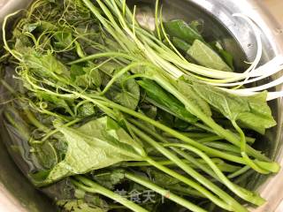 Garlic Pumpkin Seedlings recipe