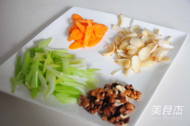 Walnut and Lily Vegetarian Stir-fry recipe