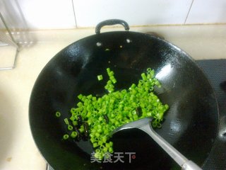 Yellow Dog Drill Hole (stir-fried Soybeans with Convolvulus Stem) recipe