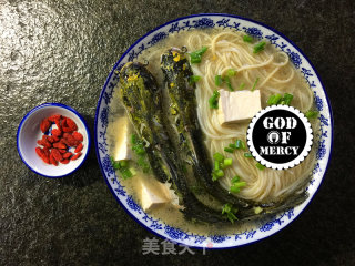Autumn Beauty and Health Medicated Meal Yellow Catfish and Wolfberry Noodle Soup recipe
