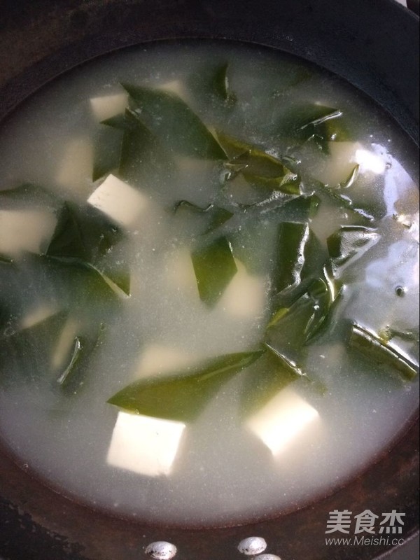 Seaweed Tofu Soup recipe
