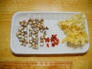 Gorgon Medlar and White Fungus Soup recipe