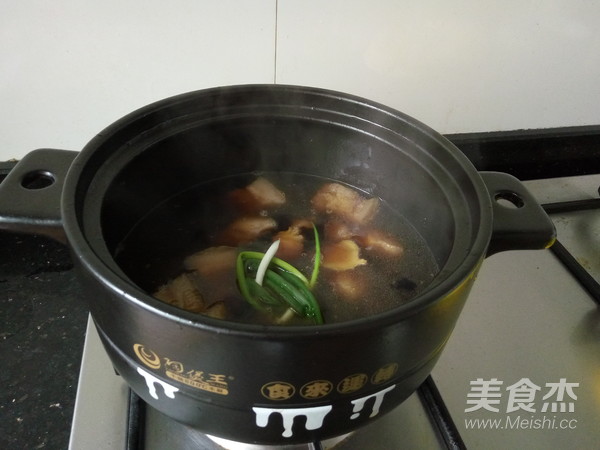 Braised Pork with Seaweed Stew recipe