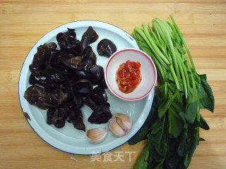 Spinach with Fungus recipe