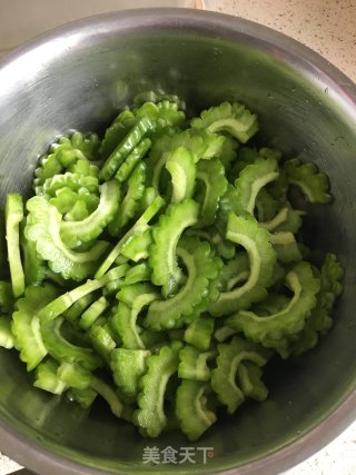 Beef Stir-fried Bitter Gourd recipe