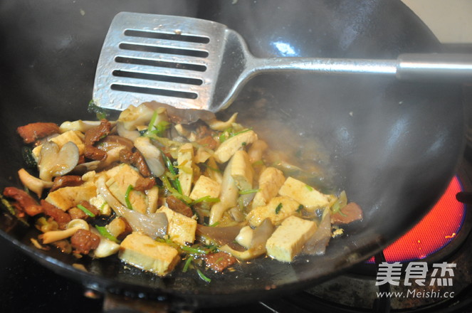 Braised Pork Noodles with Meat recipe