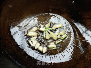 White Jade Mushroom and Loofah Soup recipe