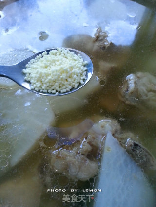 Beauty and Weight Reduction~~white Radish Stewed Pork Ribs Soup recipe