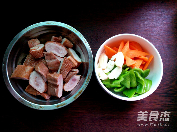 Stir-fried Large Intestine with Green Pepper recipe