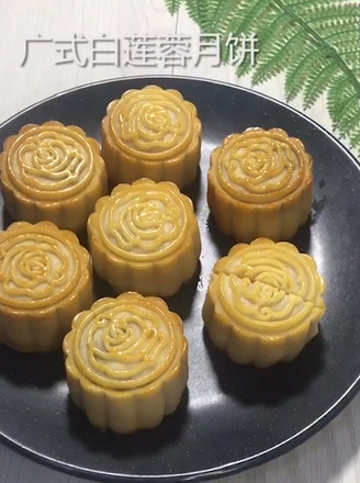 Cantonese-style White Lotus Seed Paste Moon Cake recipe