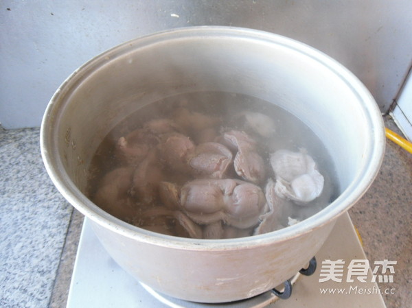 Fish-flavored Braised Chicken Gizzards recipe