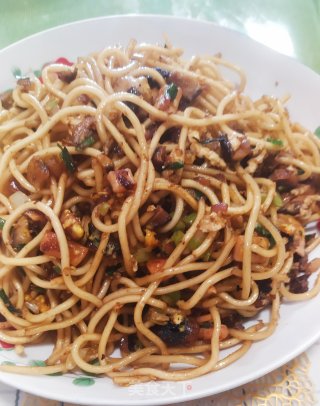 Stir-fried Cold Noodles with Mushrooms and Squid recipe