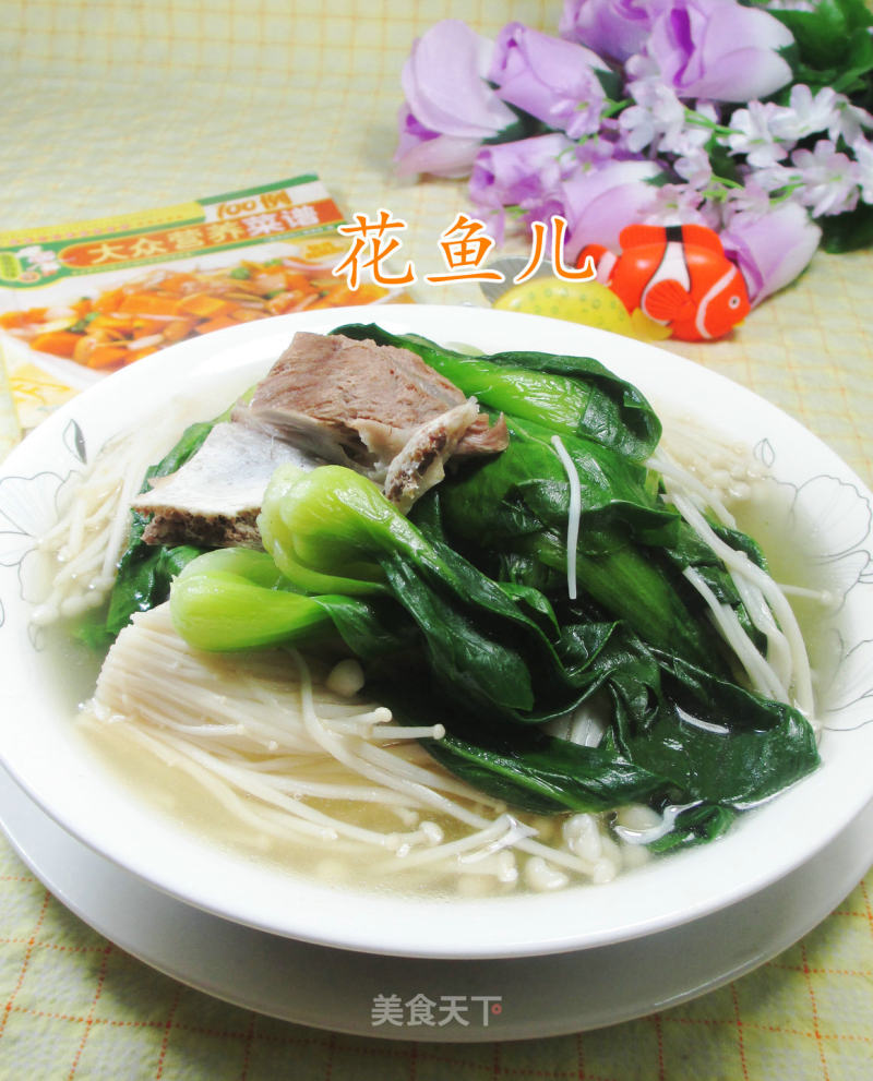 Green Vegetable and Enoki Mushroom Meat and Bone Soup recipe