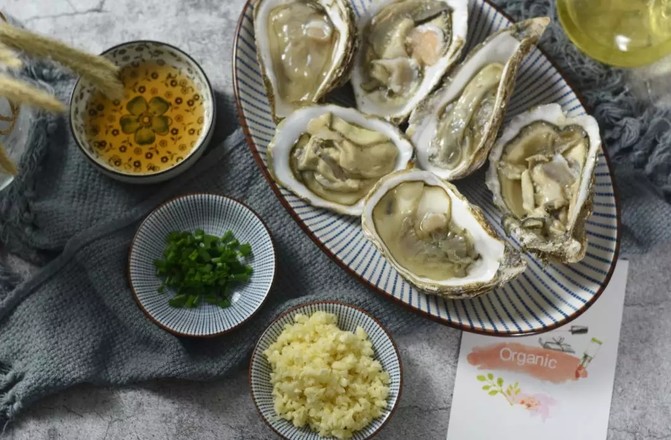Steamed Oysters with Garlic recipe