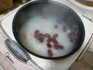 Glutinous Rice Porridge with White Lentils and Red Dates recipe