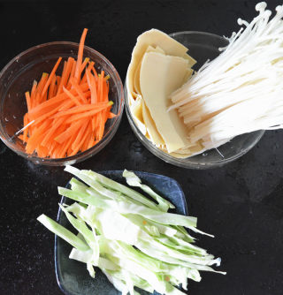 Thousand Vegetable Salad Rolls recipe