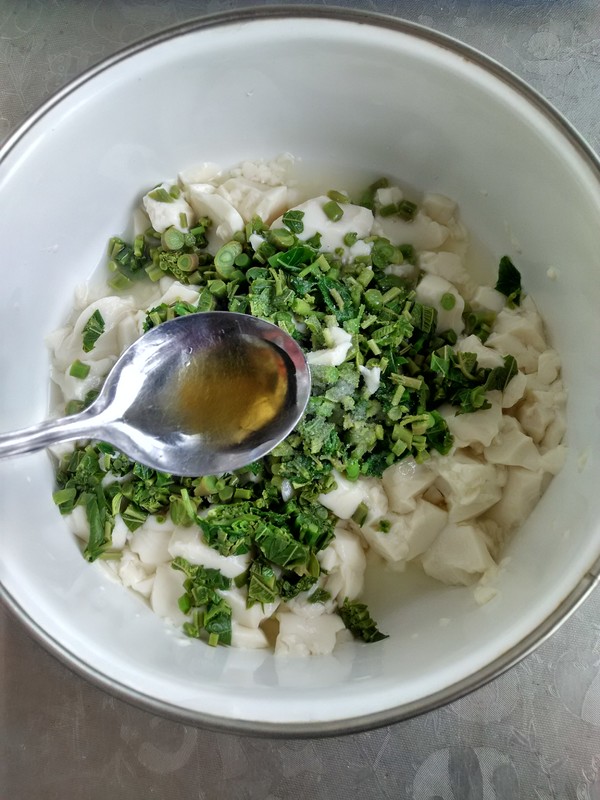 Tofu with Toon Sprouts recipe