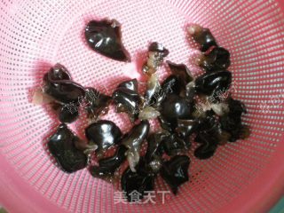 Stir Fried Fungus with Cabbage recipe