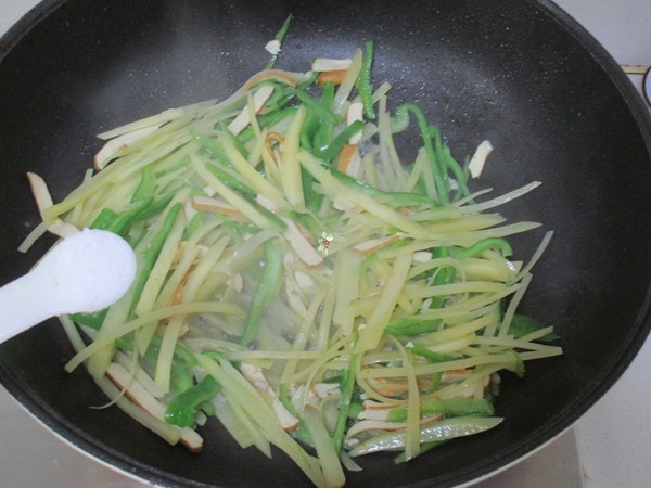 Stir-fried Potatoes with Three Shreds recipe