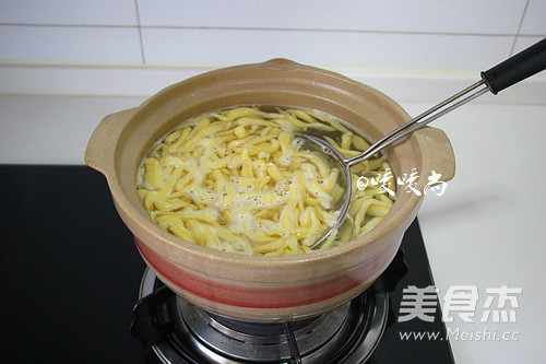Shredded Pork Noodles recipe