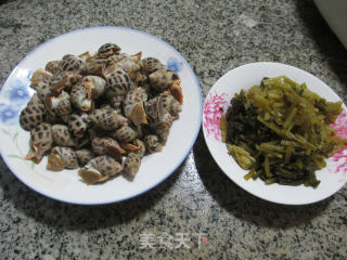 Boiled Snails with Pickles recipe