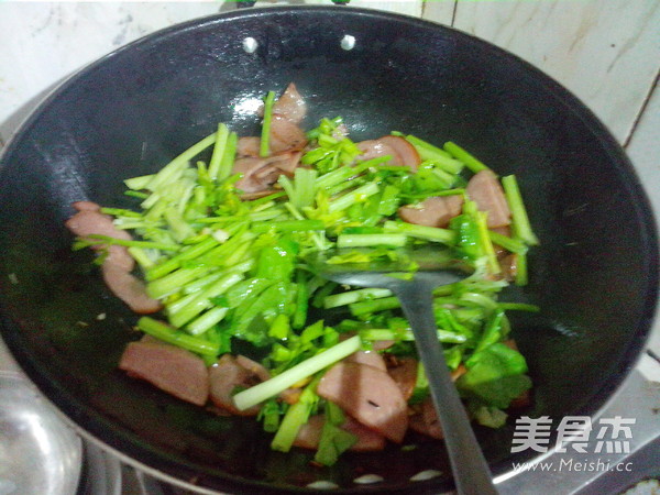 Celery Stir-fried Pork Sausage recipe